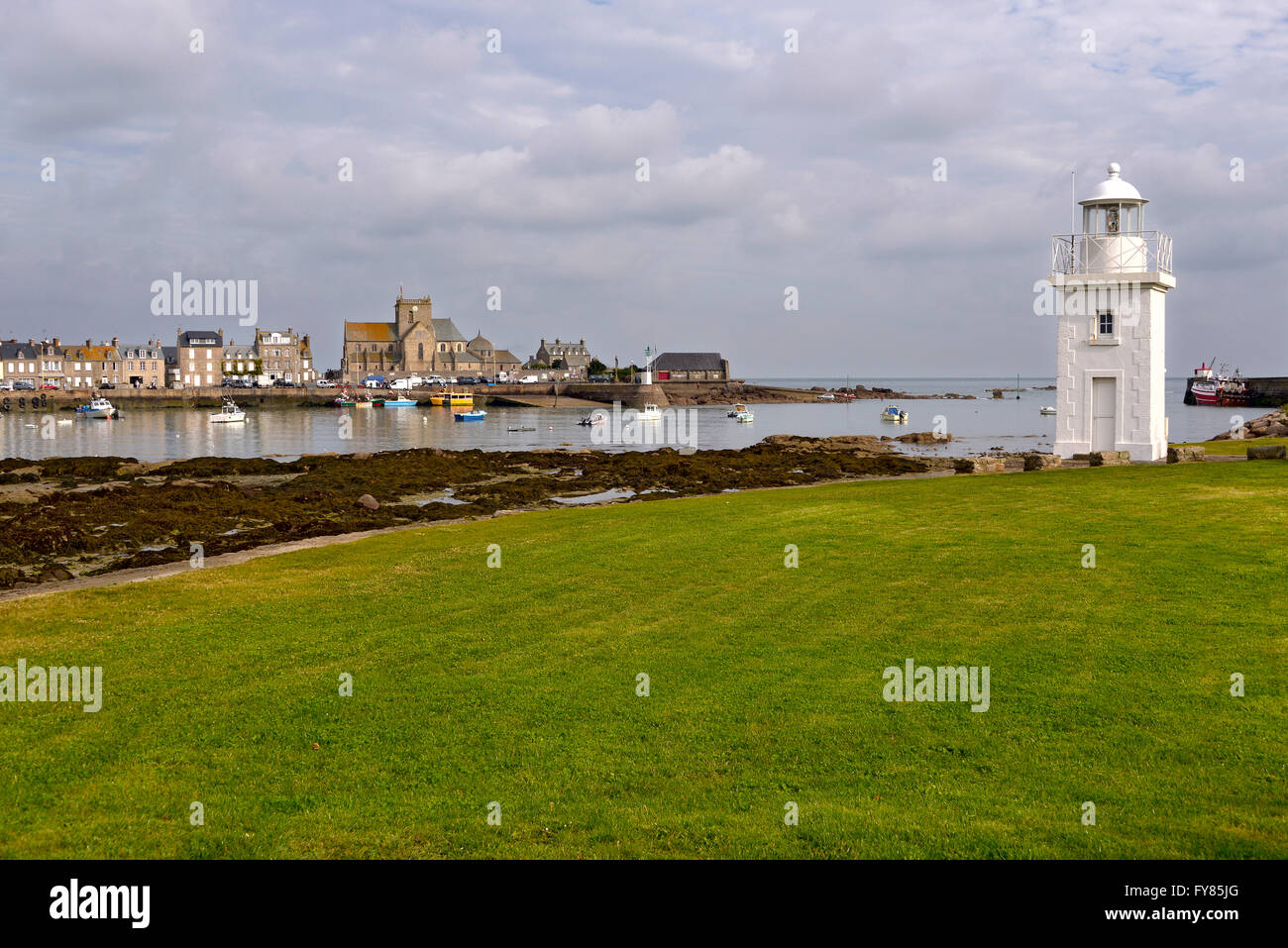 Faro de Barfleur en Francia Foto de stock