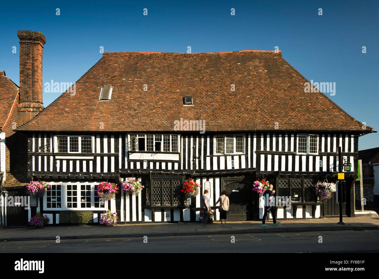Reino Unido, Kent, Tenterden, High Street, Wealden Casa Hall, gran salón con entramados de madera Foto de stock