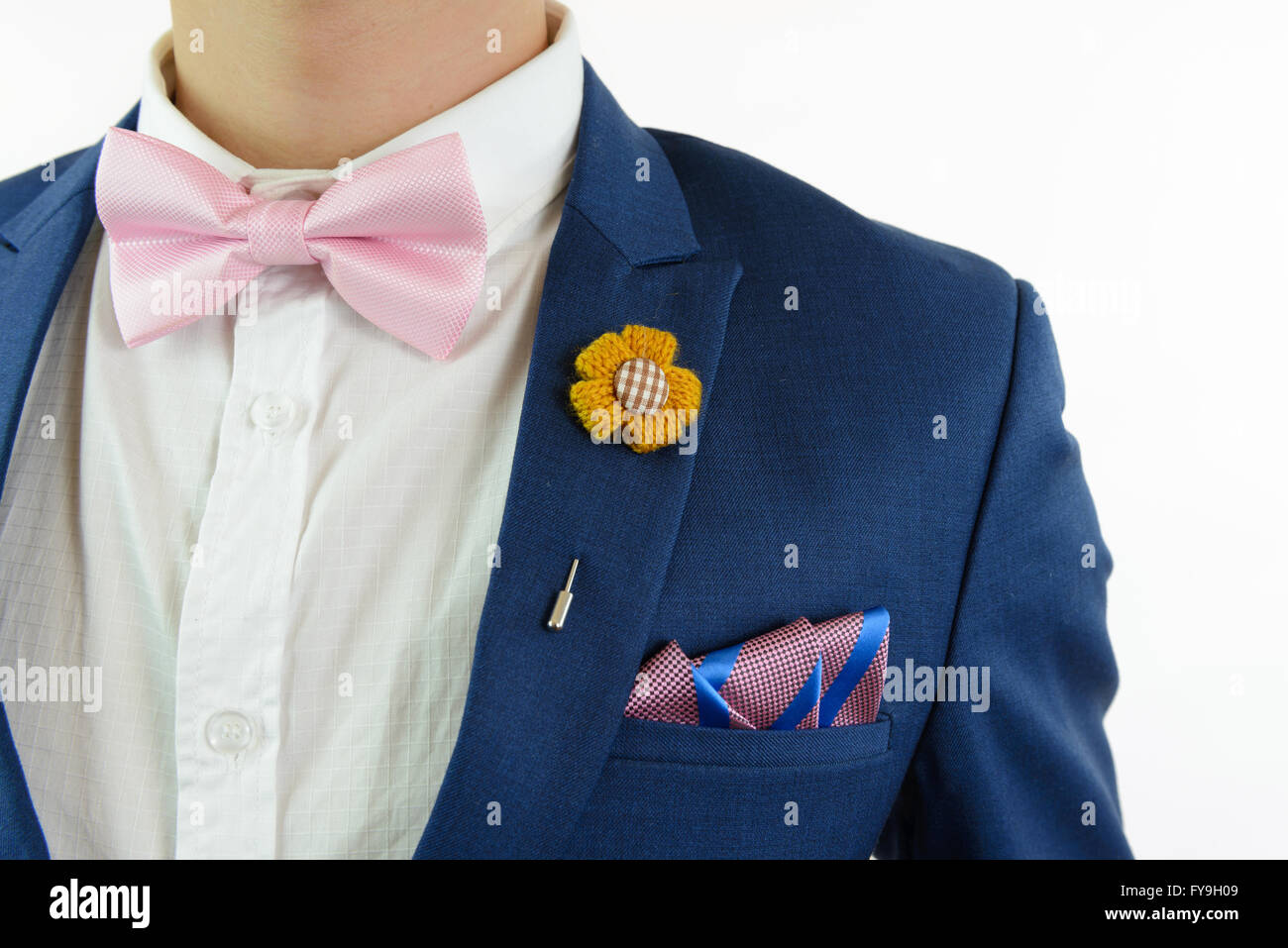 Hombre de traje y rosa con Broche de flor y rosa azul strip pocket square, cerrar de stock - Alamy