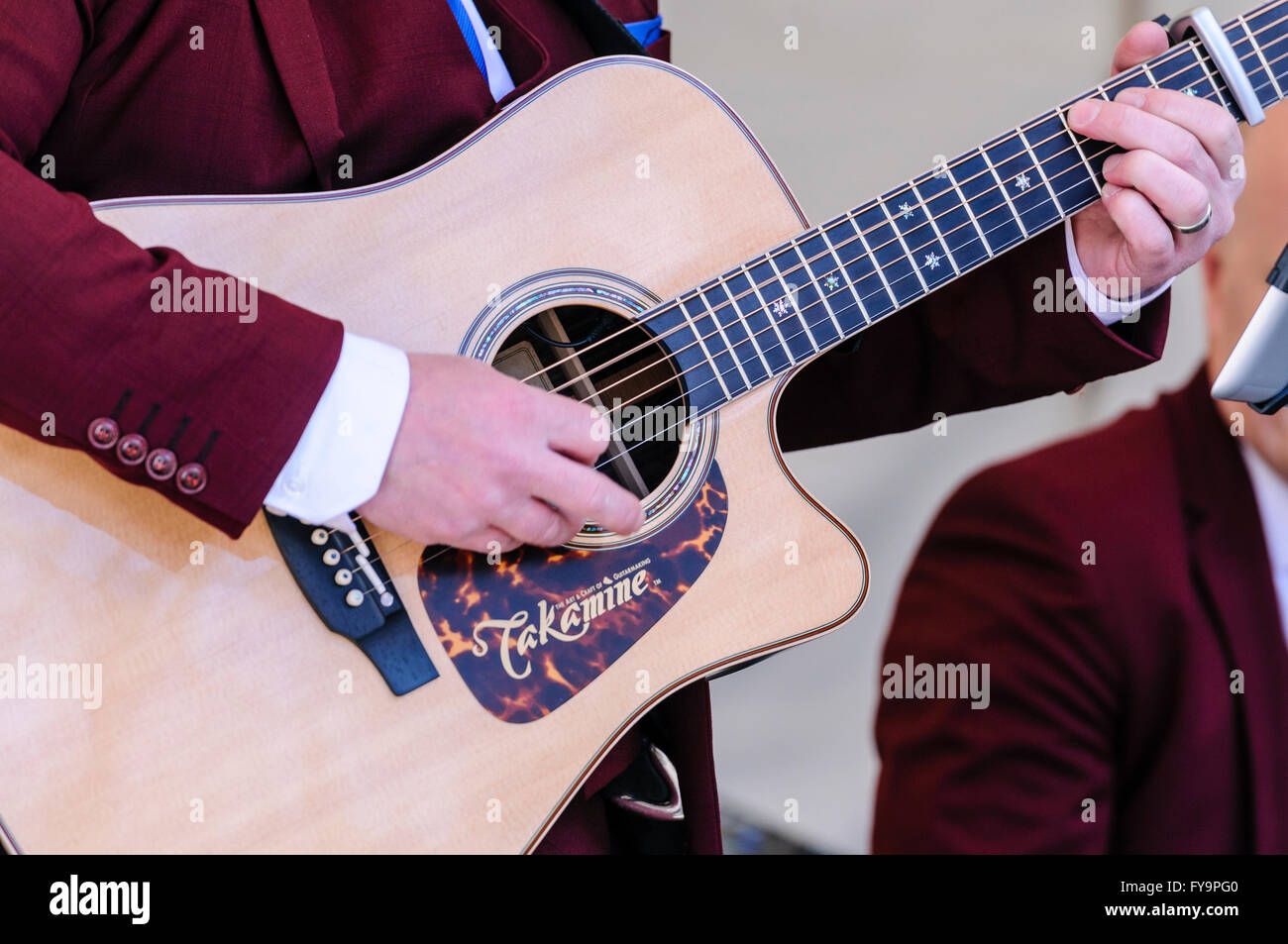 Guitarra Takamine Fotos e Imágenes de stock - Alamy
