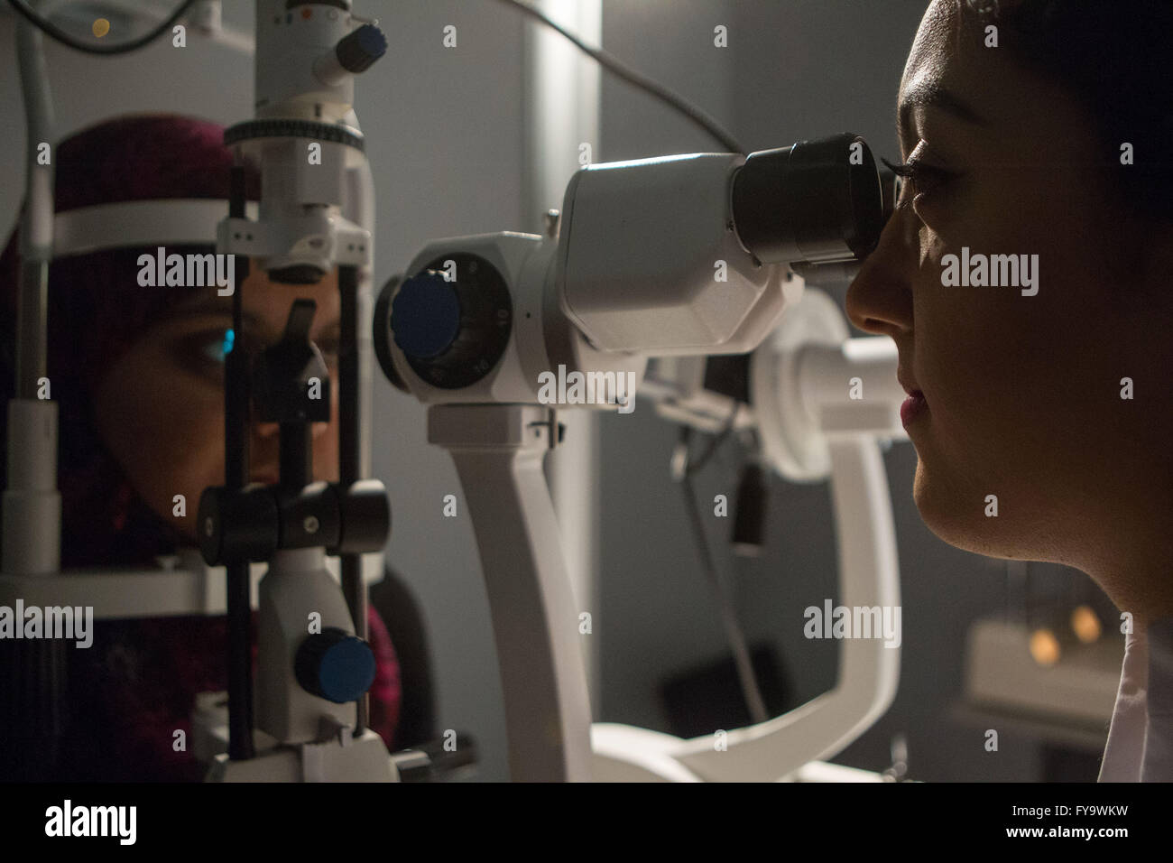 Control óptico pacientes ojos Foto de stock