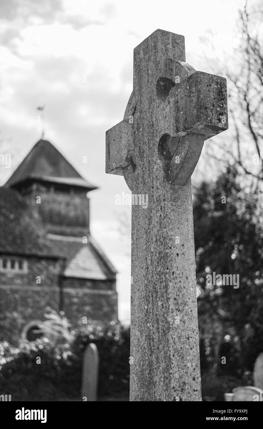 Tumbas y tumbas vistas en un famoso cementerio inglés Fotografía de stock Alamy