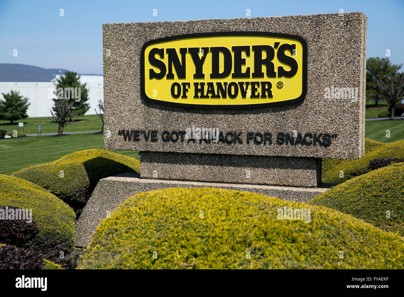 Un logotipo firmar fuera de la sede de Snyder de Hannover en Hanover, Pennsylvania el 17 de abril de 2016. Foto de stock