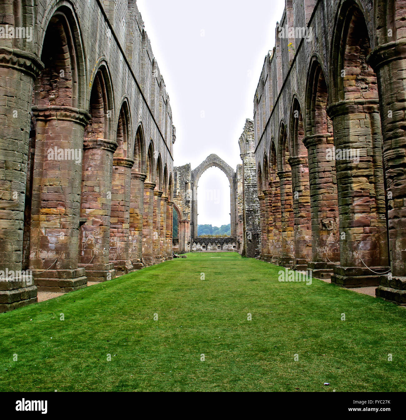Ruinas de Fountains Abbey en Yorkshire, Inglaterra Foto de stock