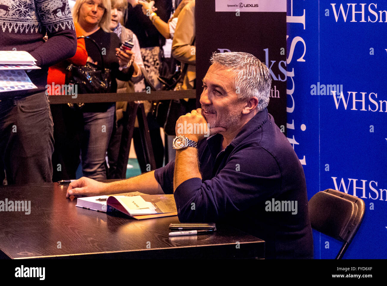 Paul Hollywood Celebrity aparición en W.H. Evento de firma del libro de Smith, Reino Unido. Foto de stock