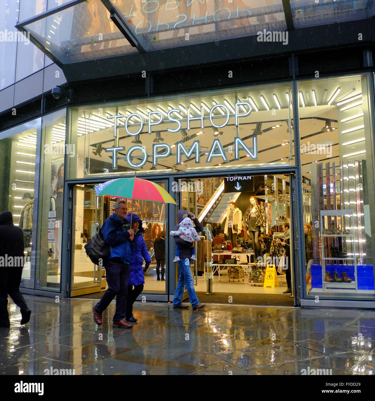 Topshop entrance fotografías e imágenes de alta resolución - Alamy