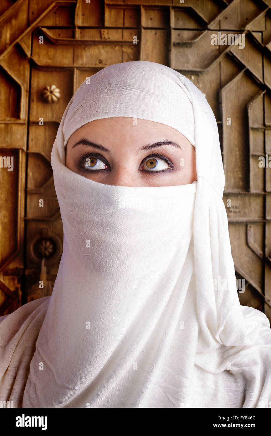 1.000+ Disfraz De Arabe Mujer Vídeos de stock y películas libres de  derechos - iStock