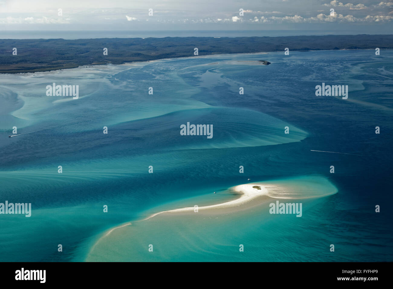 Pequeña isla, arena, en el Pacífico, detrás de Frazer Island, Queensland, Australia Foto de stock