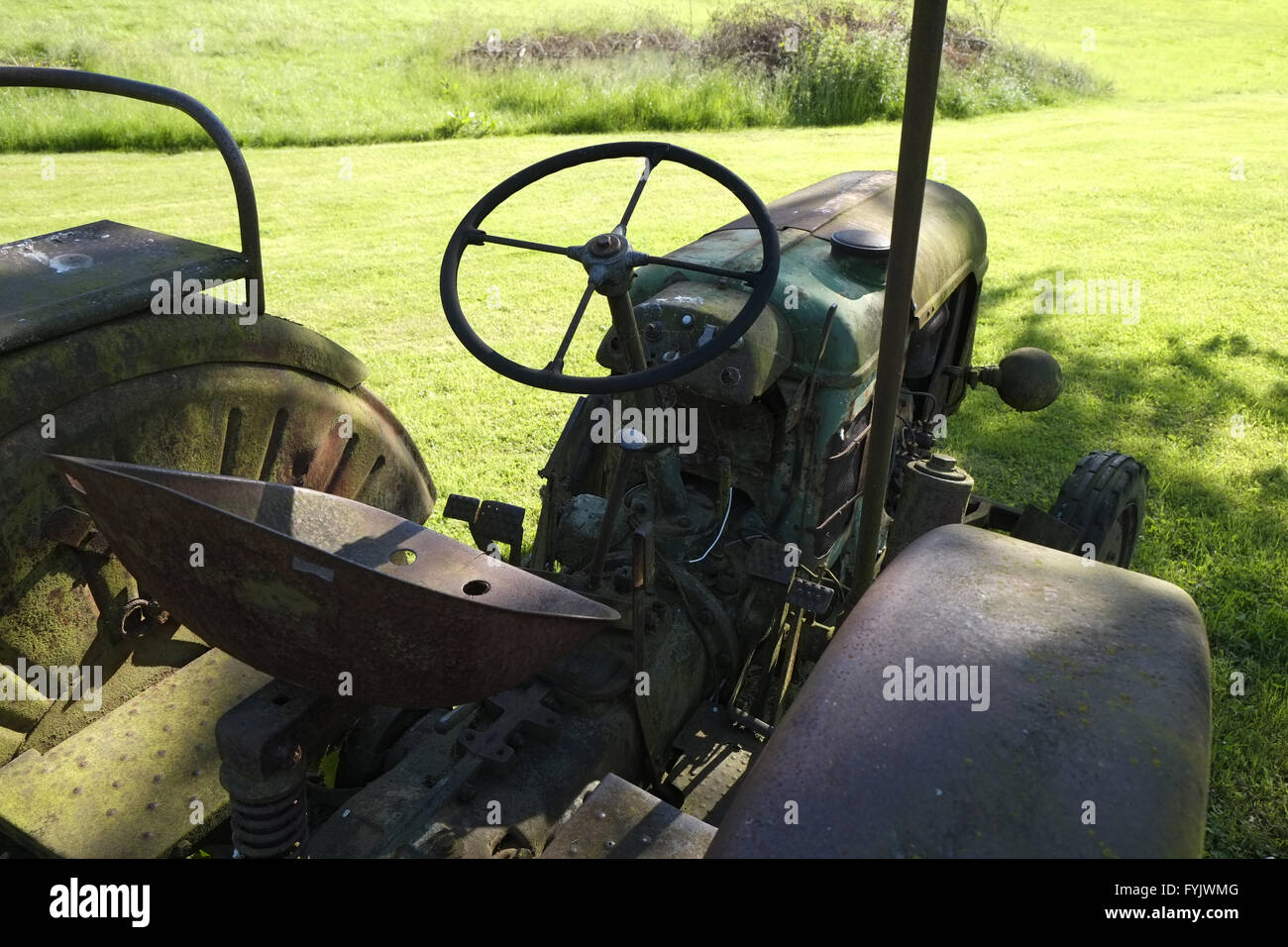 Tractor, tractor agrícola Foto de stock