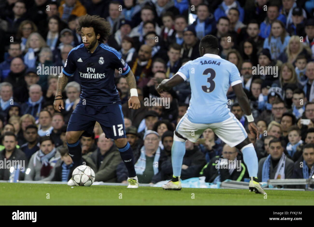 Manchester, Reino Unido. 26 de abril de 2016. Marcelo del Real Madrid en acción durante las semifinales de la Liga de Campeones de la UEFA primera pierna entre el Manchester City y el Real Madrid en el estadio Etihad Abril 26, 2016 Manchester, Inglaterra © Laurent Locevaphotos Lairys / Agencia / Alamy Stock noticias Foto de stock