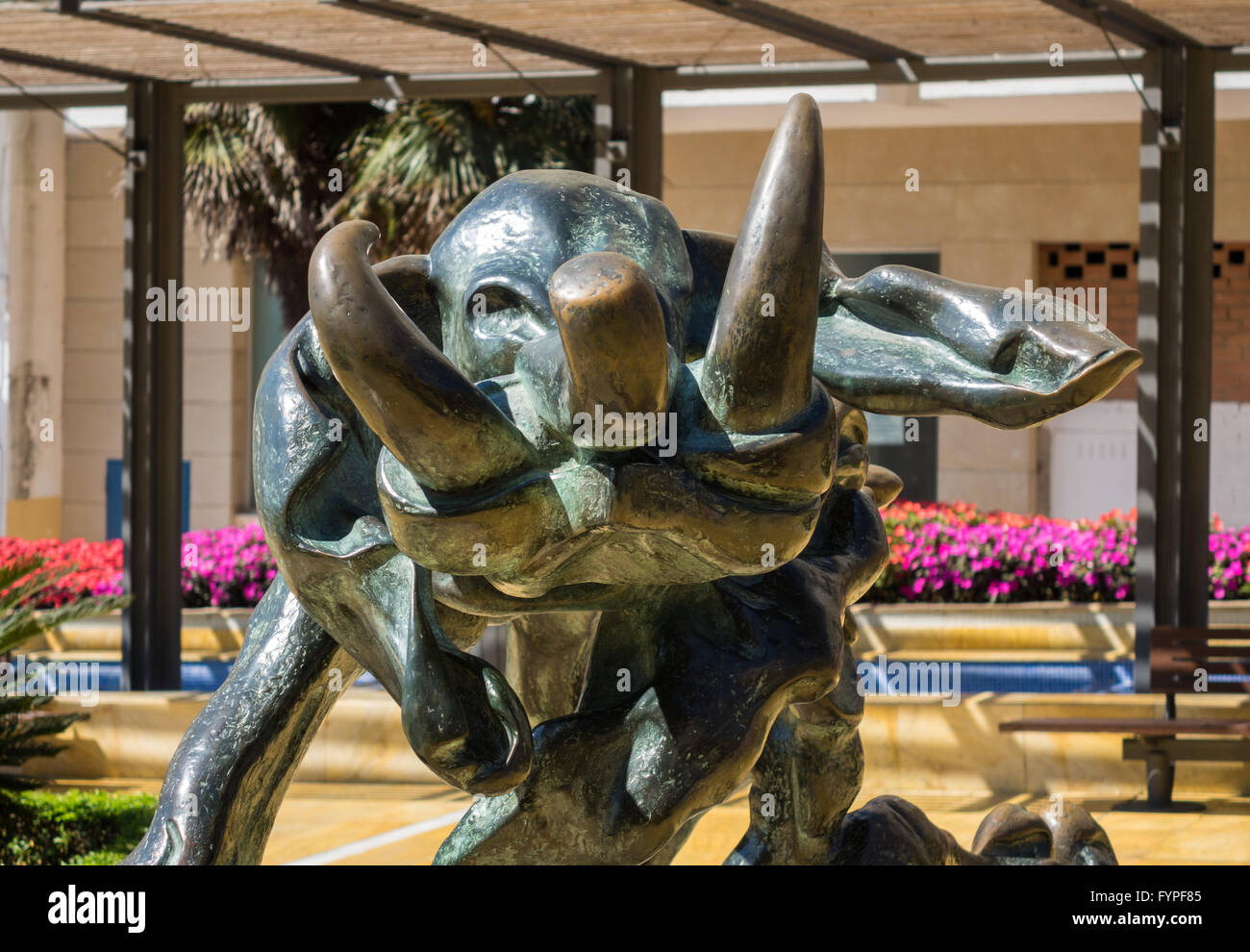 Escultura de elefante de Dali en Marbella Foto de stock