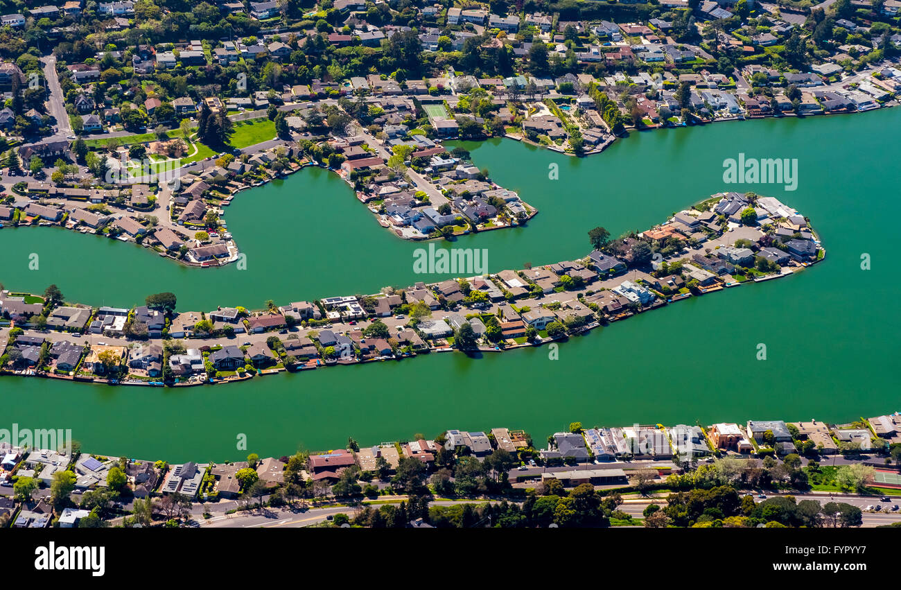 Vista aérea, casas en la costanera, Belvedere Tiburon península, área de la Bahía de San Francisco, California, EE.UU. Foto de stock