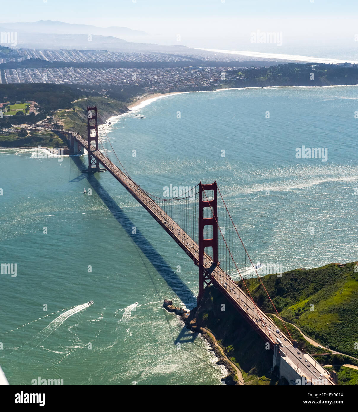 Vista aérea del Puente Golden Gate, como se ve desde el área de la bahía, San Francisco, San Francisco Bay Area, California, EE.UU. Foto de stock