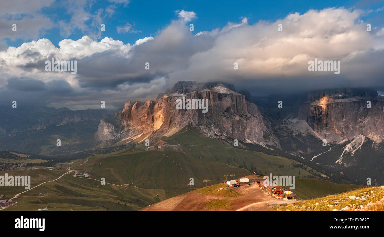 Vistas panorámicas de la montaña grupo Sella Foto de stock