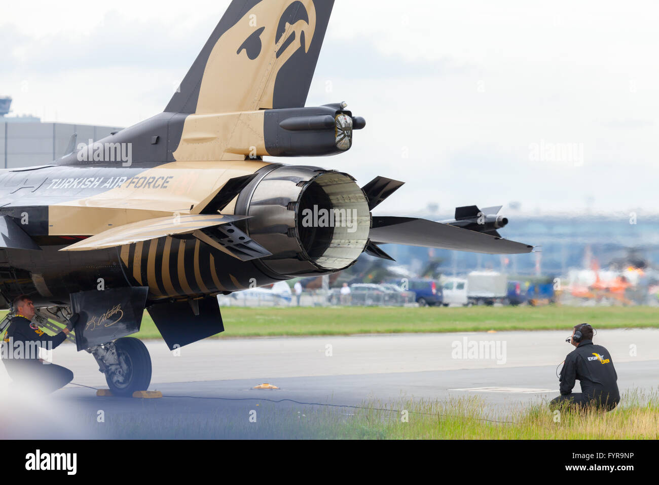 Fondo de pantalla de avión de combate fotografías e imágenes de alta resolución - Alamy Fondo de pantalla de avión de combate fotografías e imágenes de alta resolución - Alamy