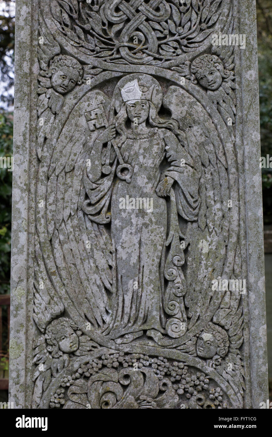 Tumba del crítico de arte John Ruskin en Coniston Camposanto, Lake District / Cumbria Foto de stock