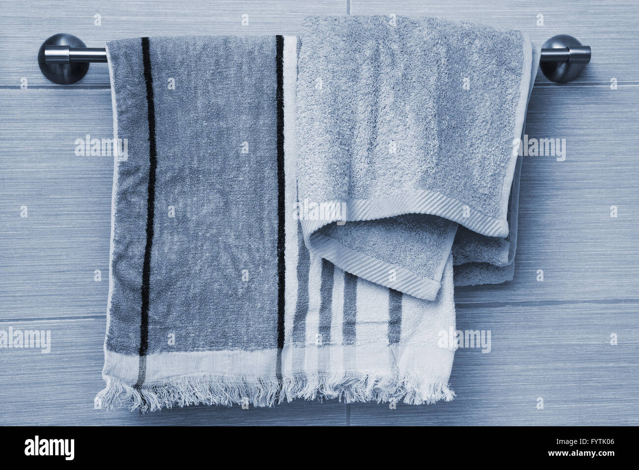 Nuevas toallas mullidas Fotografía de stock - Alamy