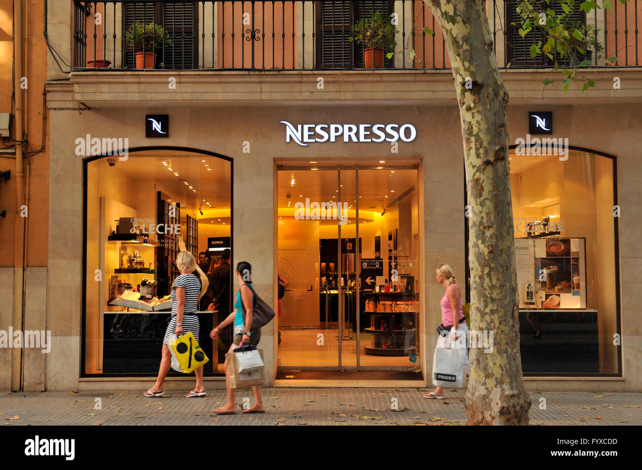 Tienda de Nespresso, la parte antigua de la ciudad, Palma de Mallorca,  Mallorca, España Fotografía de stock - Alamy