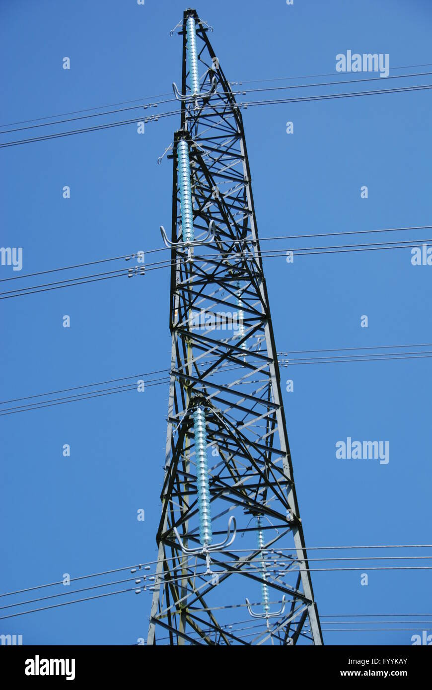 Poste eléctrico desde abajo cerca de Fareham Hampshire Europa Foto de stock