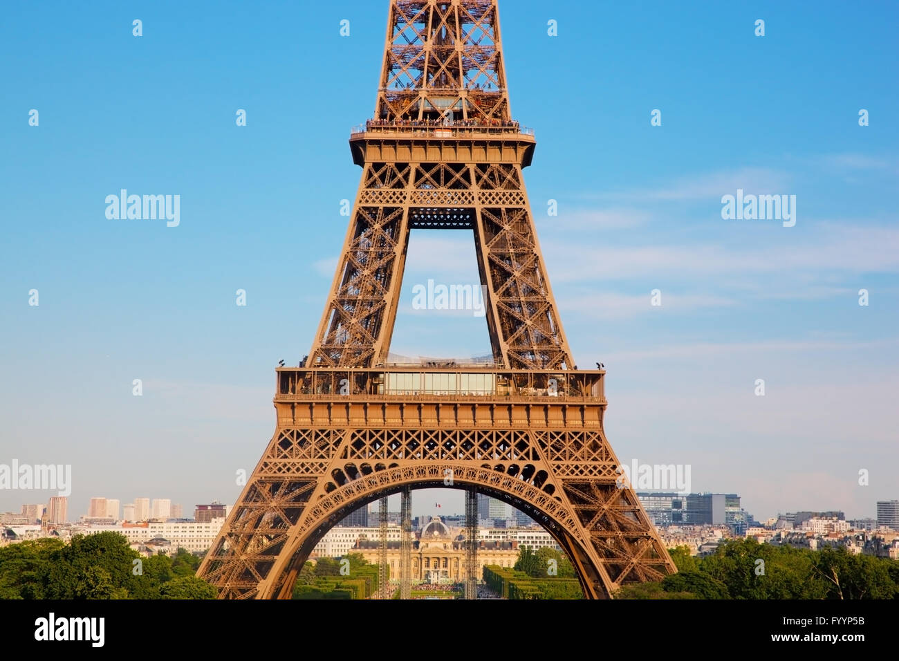 Torre Eiffel sección intermedia Foto de stock
