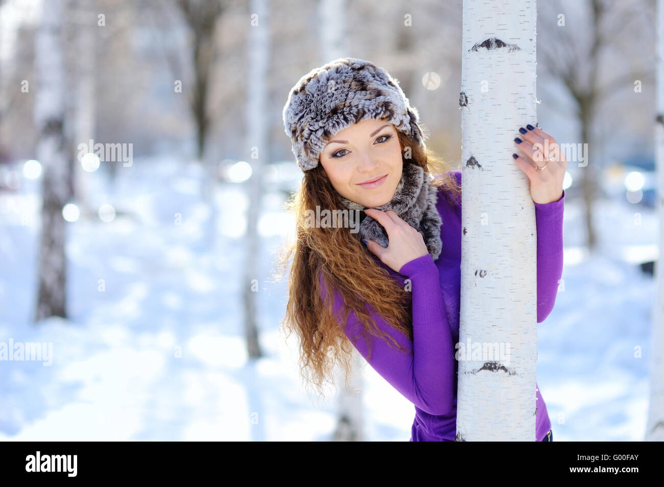 Chica de navidad.mujer invierno ventisca de nieve Foto de stock