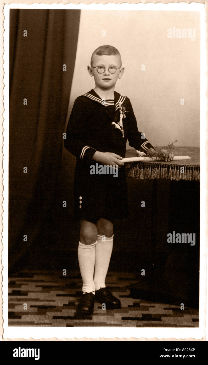 La primera Comunión, fotografía histórica, alrededor de 1930 Foto de stock