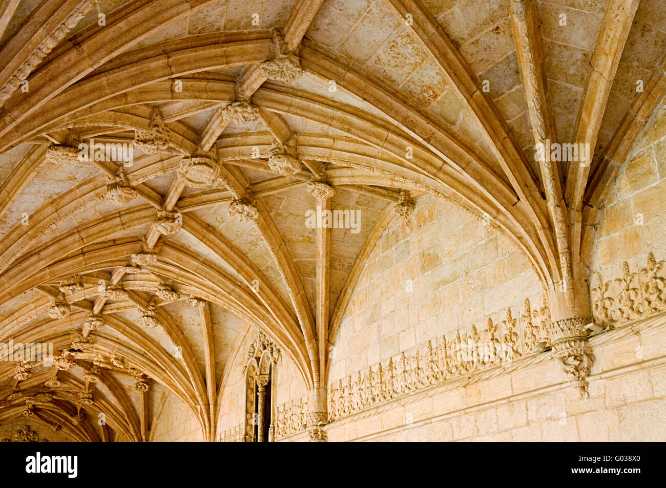 La arquitectura interna del Mosteiro dos Jeronimos Foto de stock
