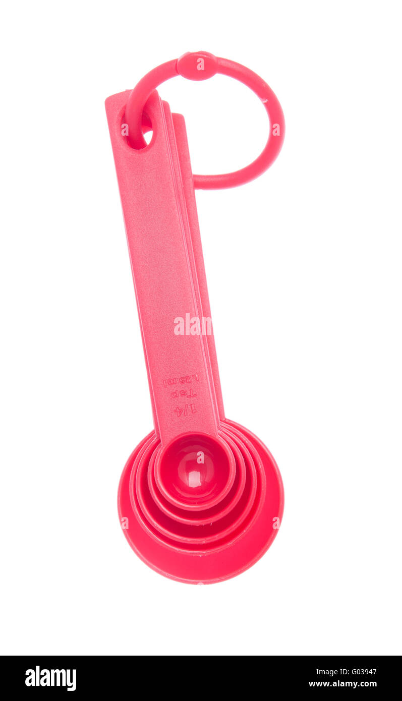 Las cucharas medidoras de plástico rojo aislado sobre fondo blanco  Fotografía de stock - Alamy