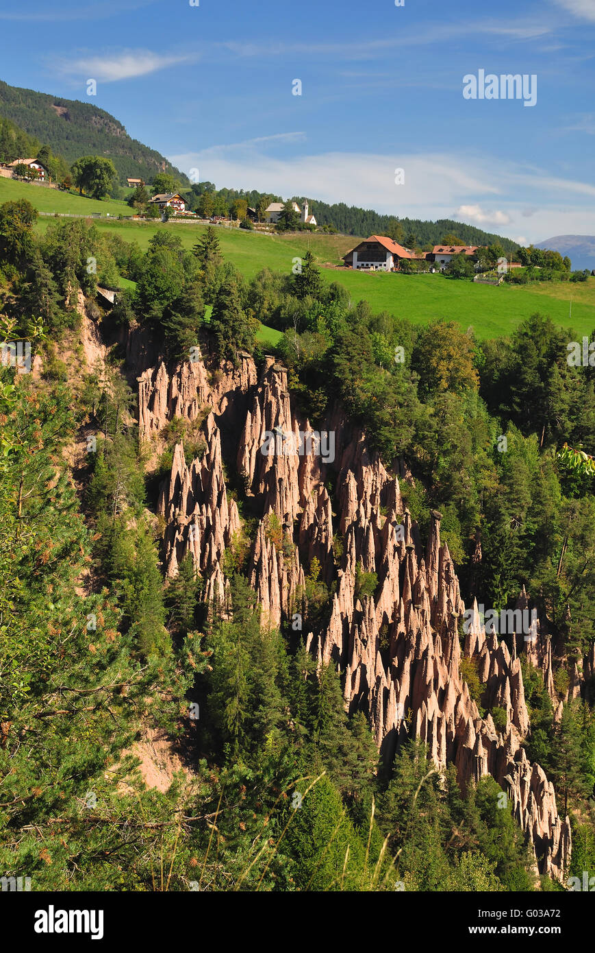 Patrimonio Natural pirámides de tierra en el Tirol del Sur Foto de stock