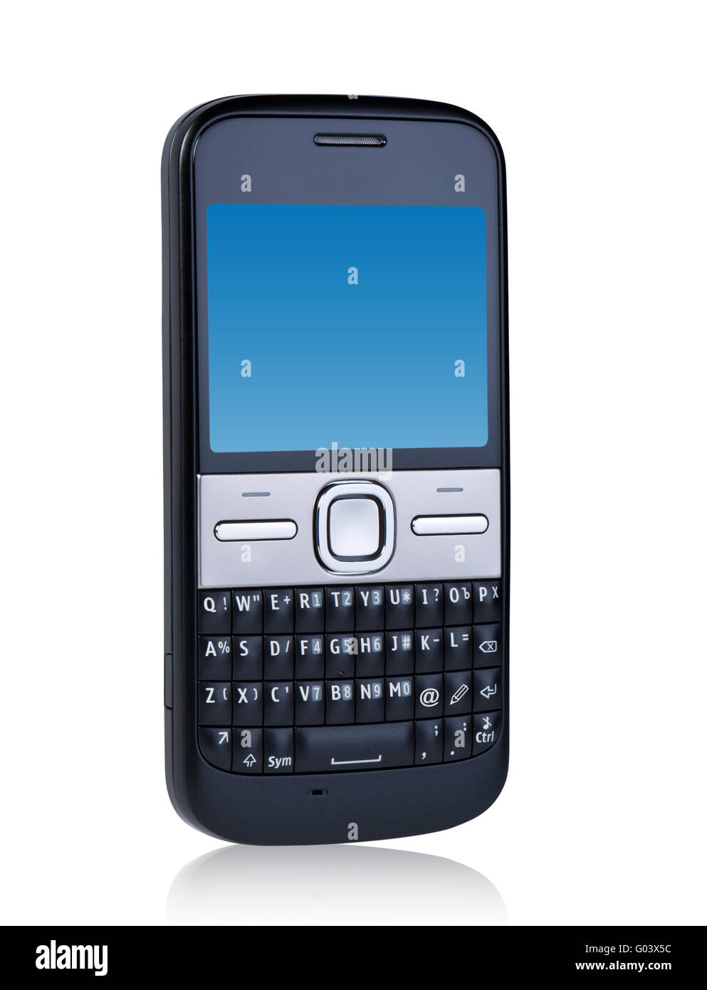 Teléfono celular en fondo blanco con reflexión. Foto de stock