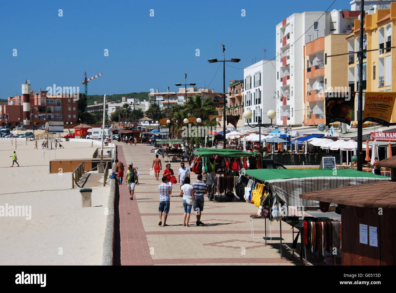 Ver a lo largo del paseo marítimo y de la playa durante el verano