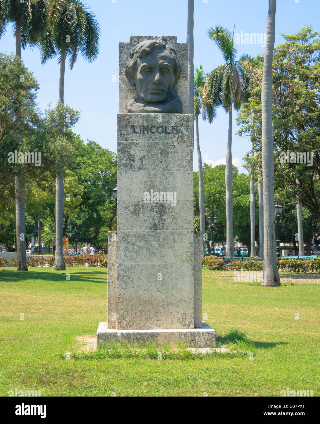 Uso Editorial [sólo] busto de Abraham Lincoln en la Plaza de la Fraternidad en La Habana, Cuba Foto de stock