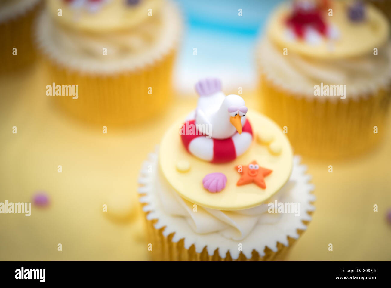 Pastel de cumpleaños de la Sirenita decorado con conchas marinas Fotografía  de stock - Alamy