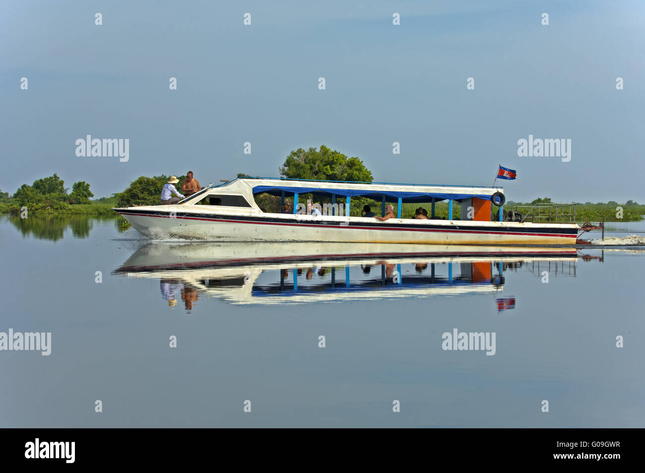 Excursiones en barco en el lago Tonle Sap, en Camboya Foto de stock