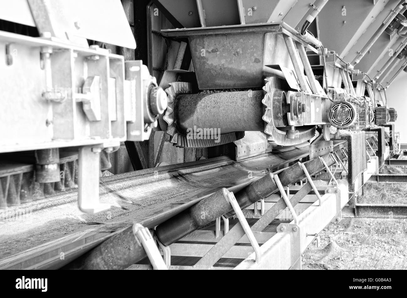 Transporte-move - cinta transportadora en blanco y negro Fotografía de  stock - Alamy