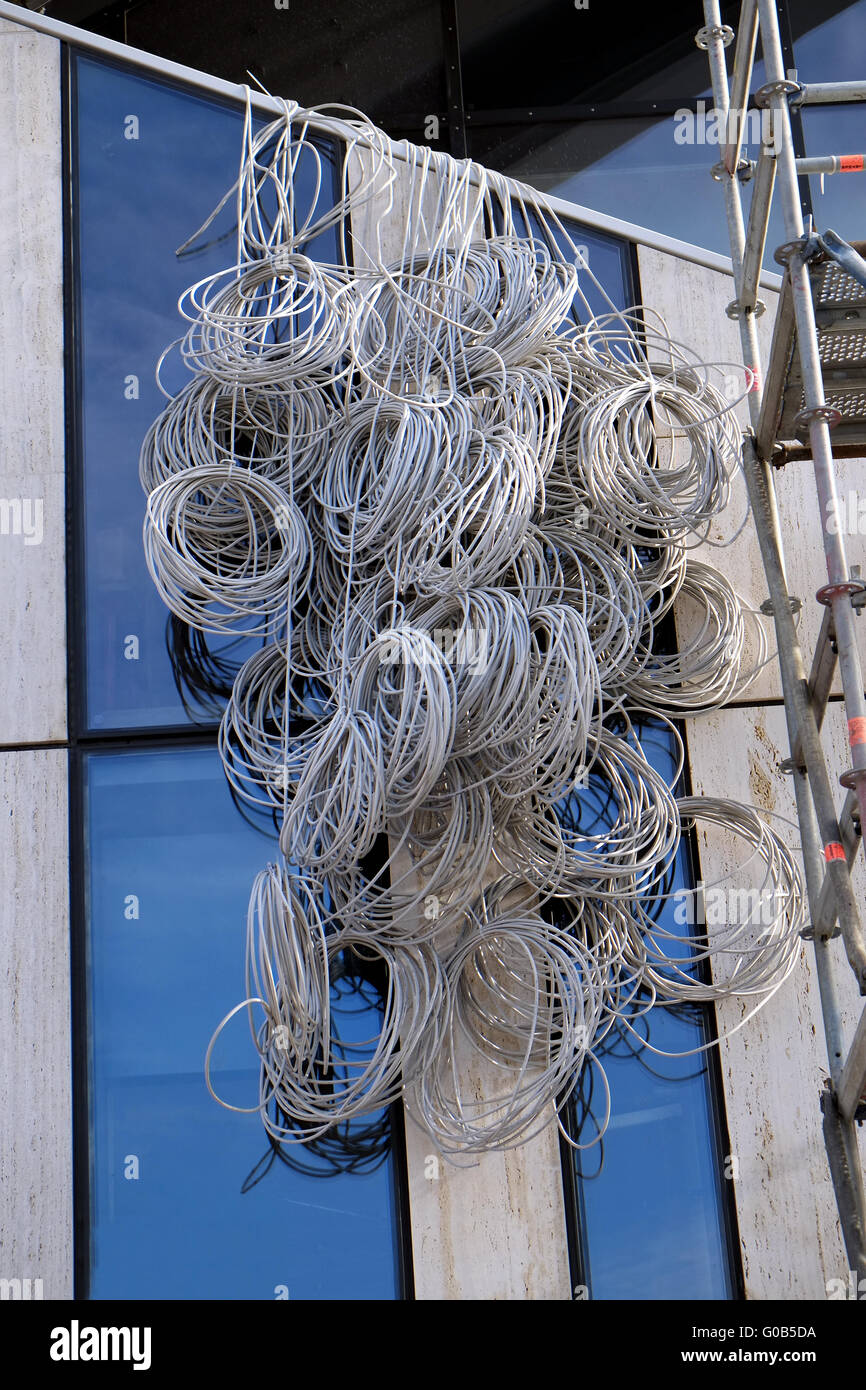 Cable eléctrico enrollados en un sitio en construcción Foto de stock