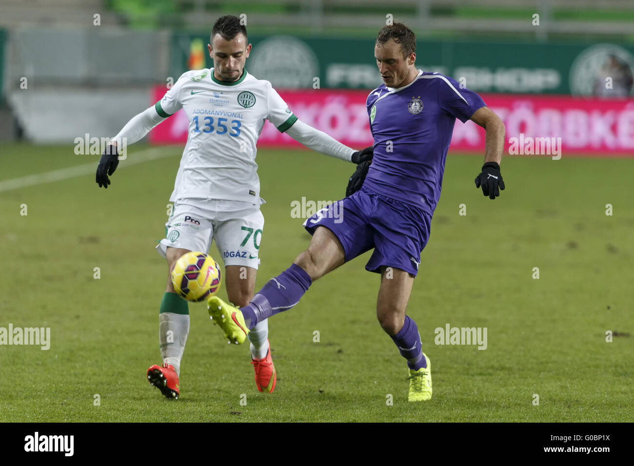 Ujpest Ferencvaros vs. partido de fútbol de la Copa de Liga Foto de stock