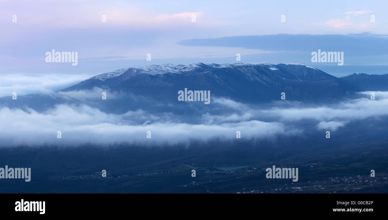 Imagen panorámica de Yalta jajla cresta de montaña Foto de stock
