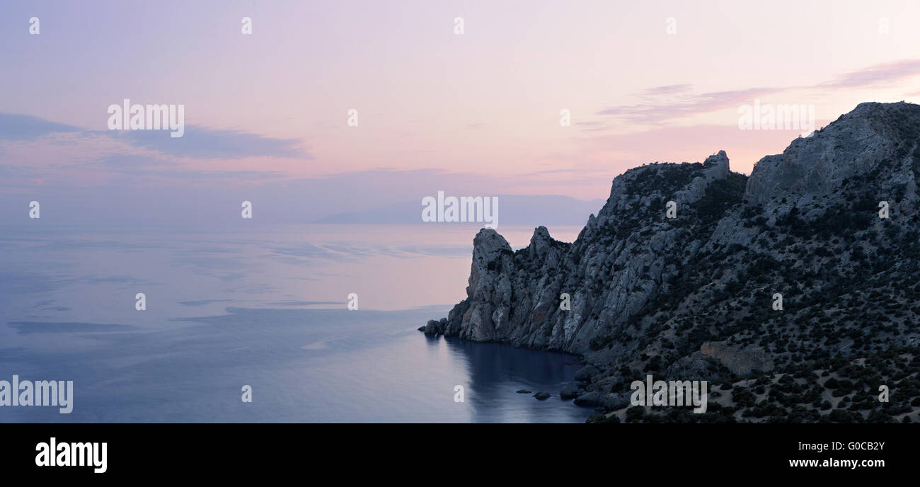 Panorama de la costa rocosa de Novy Svet Recreation Area Foto de stock