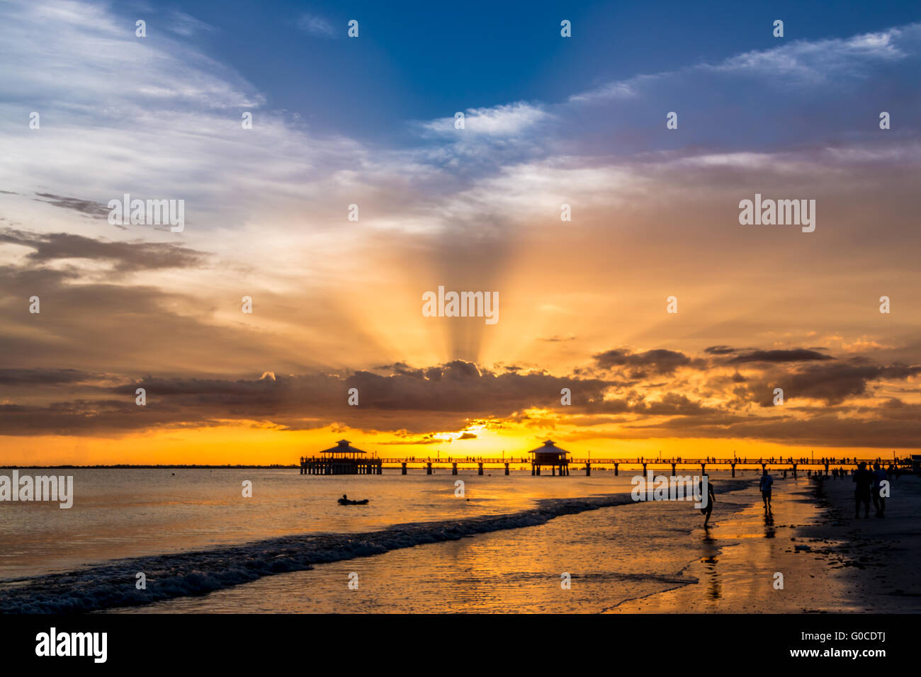 Atardecer en la playa de Fort Myers Foto de stock