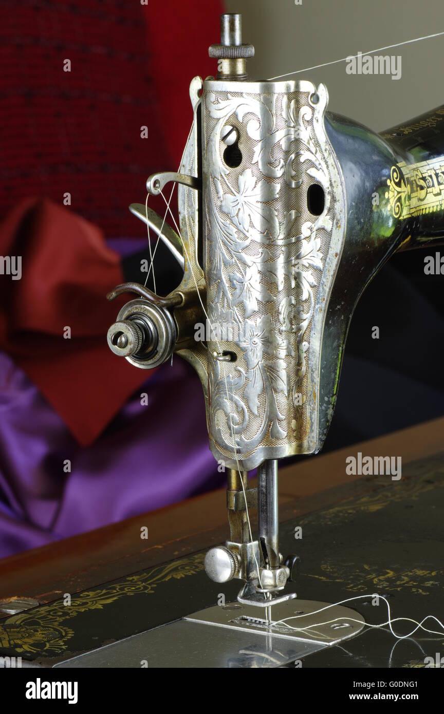 Máquina de coser Singer, número de serie Y-5.203.193. Fabricado en 1927 por  el cantante fábrica en Clydebank, Escocia Fotografía de stock - Alamy