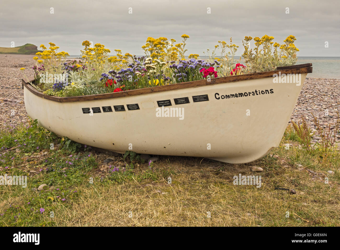 Barco lleno de flores fotografías e imágenes de alta resolución - Alamy