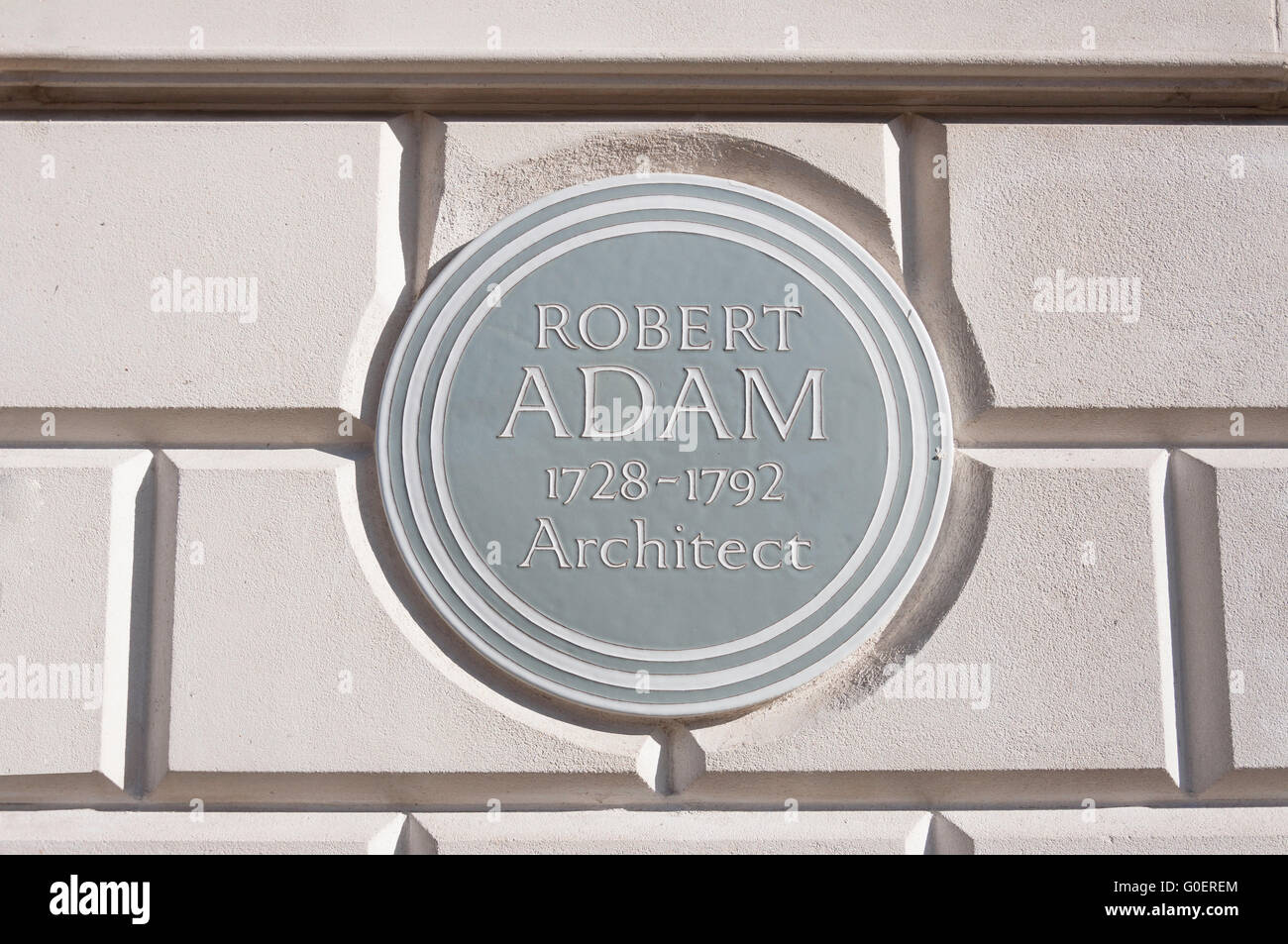 Robert Adam (arquitecto) placa en casa del siglo 18th, Fitzroy Square, Fitzrovia, Borough of Camden, Gran Londres, Inglaterra, Reino Unido Foto de stock