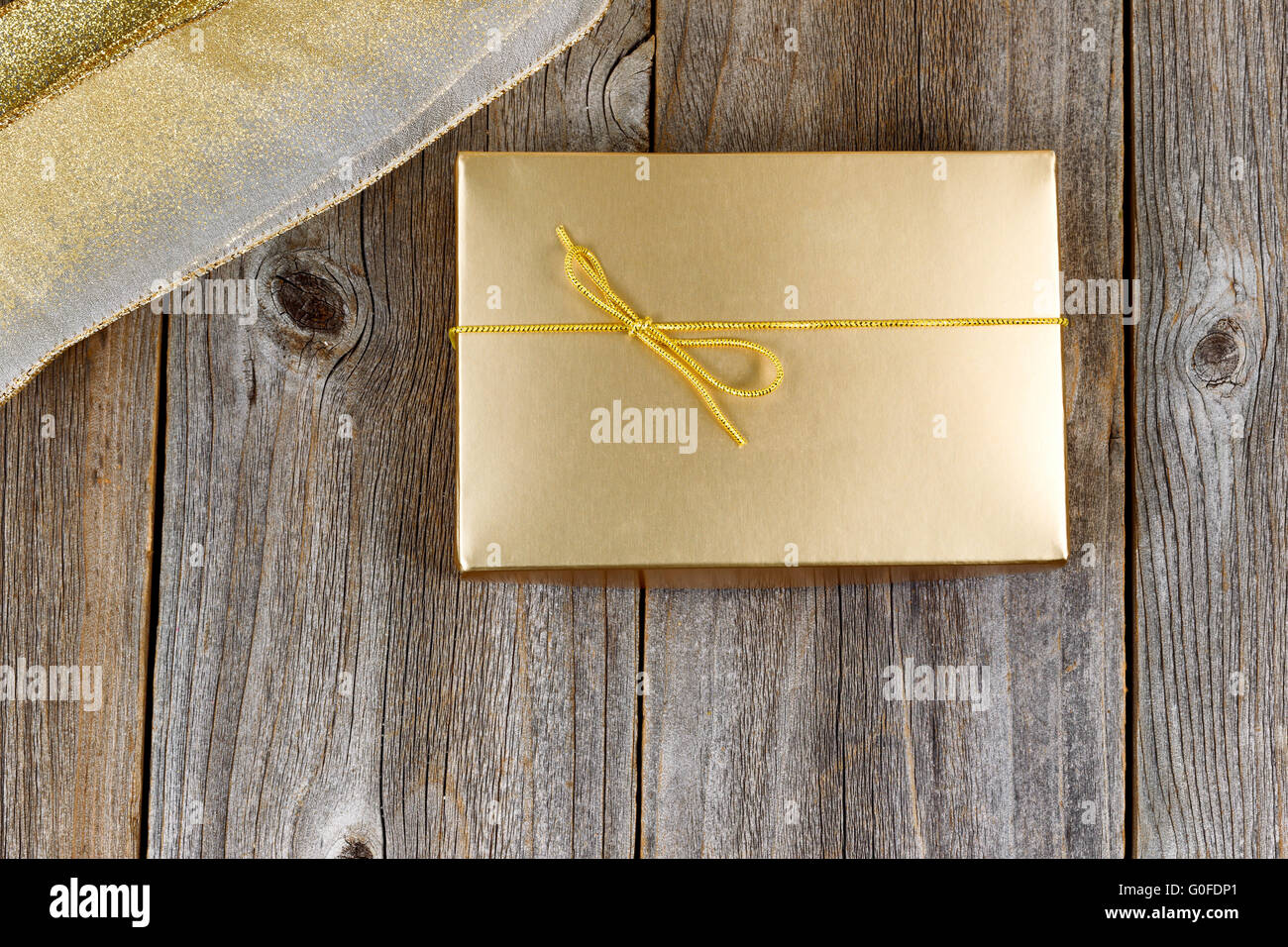 Color dorado brillante fotografías e imágenes de alta resolución - Alamy