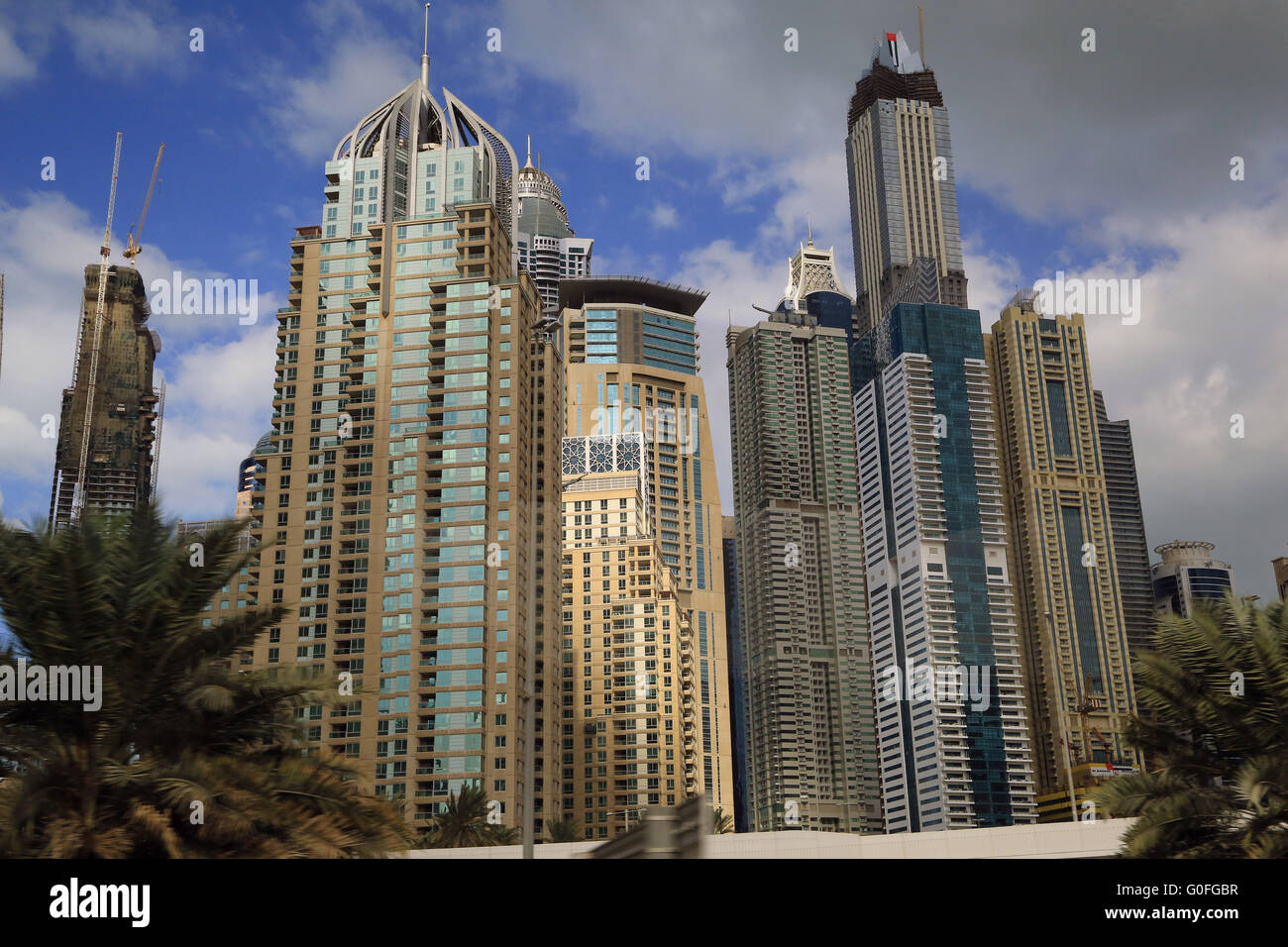 Skyline Dubai Marina con torre Mesk Foto de stock