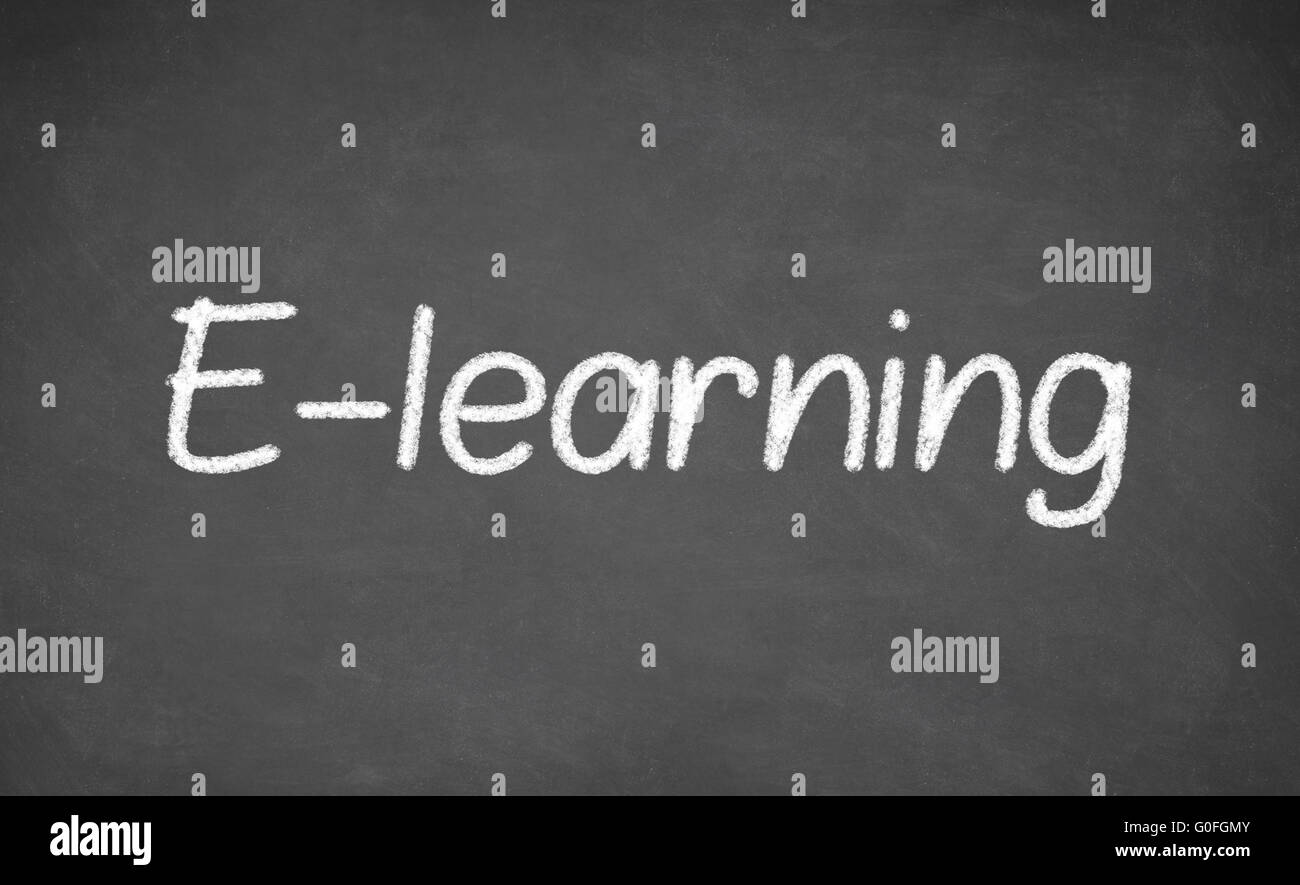 La escritura a mano con tiza en el concepto de e-learning blackboard Foto de stock