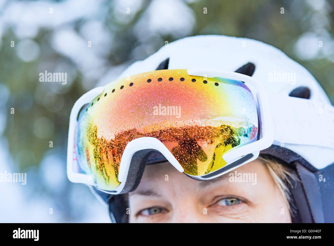 Mujer con gafas de esquí Foto de stock