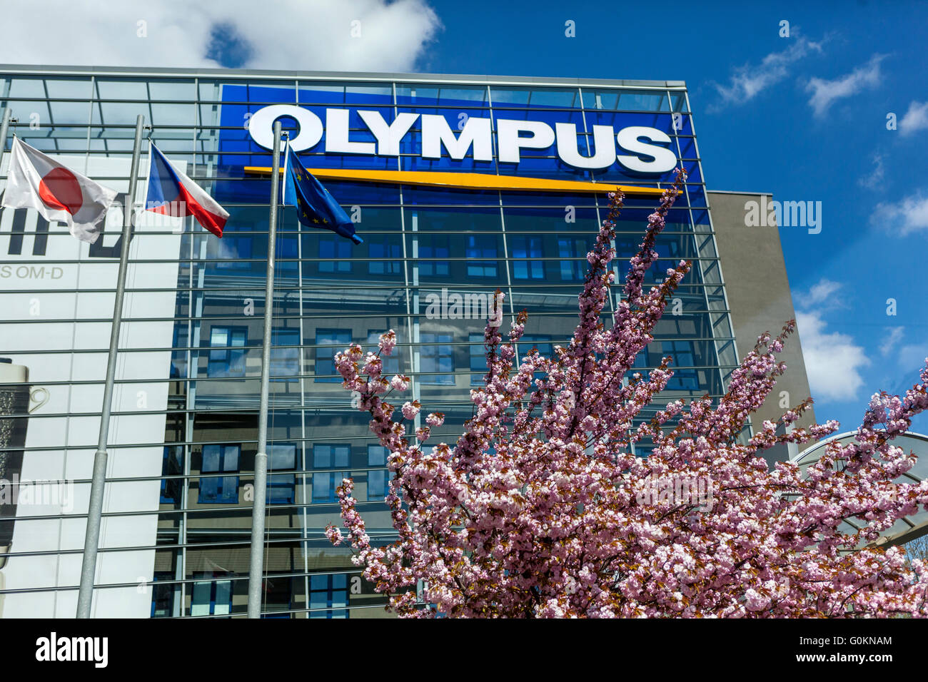 Olympus la sede sobre la calle Evropska, Praga, República Checa Foto de stock