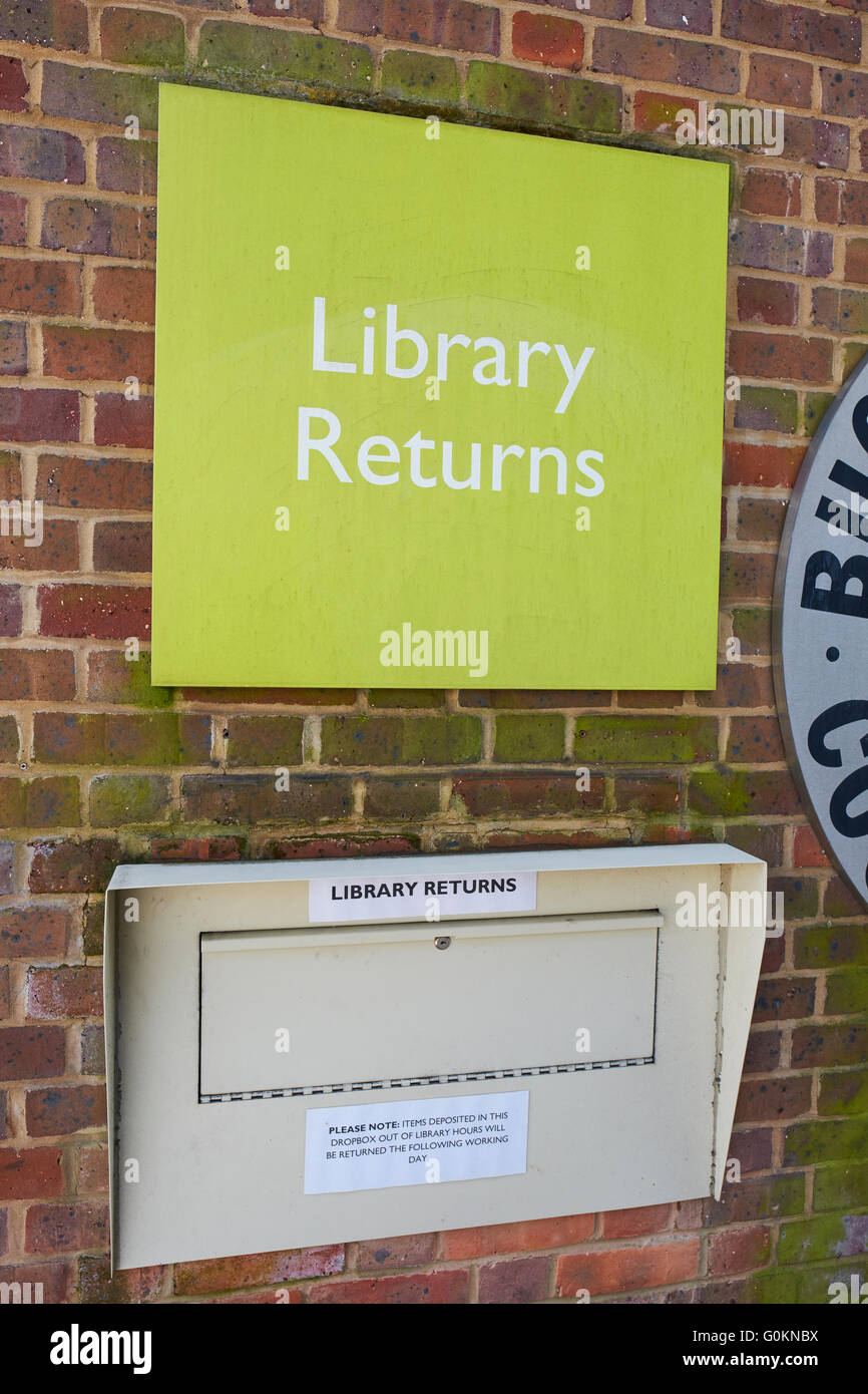 Biblioteca devuelve Dropbox fuera de High Wycombe Biblioteca Centro Comercial Eden Buckinghamshire Reino Unido Foto de stock