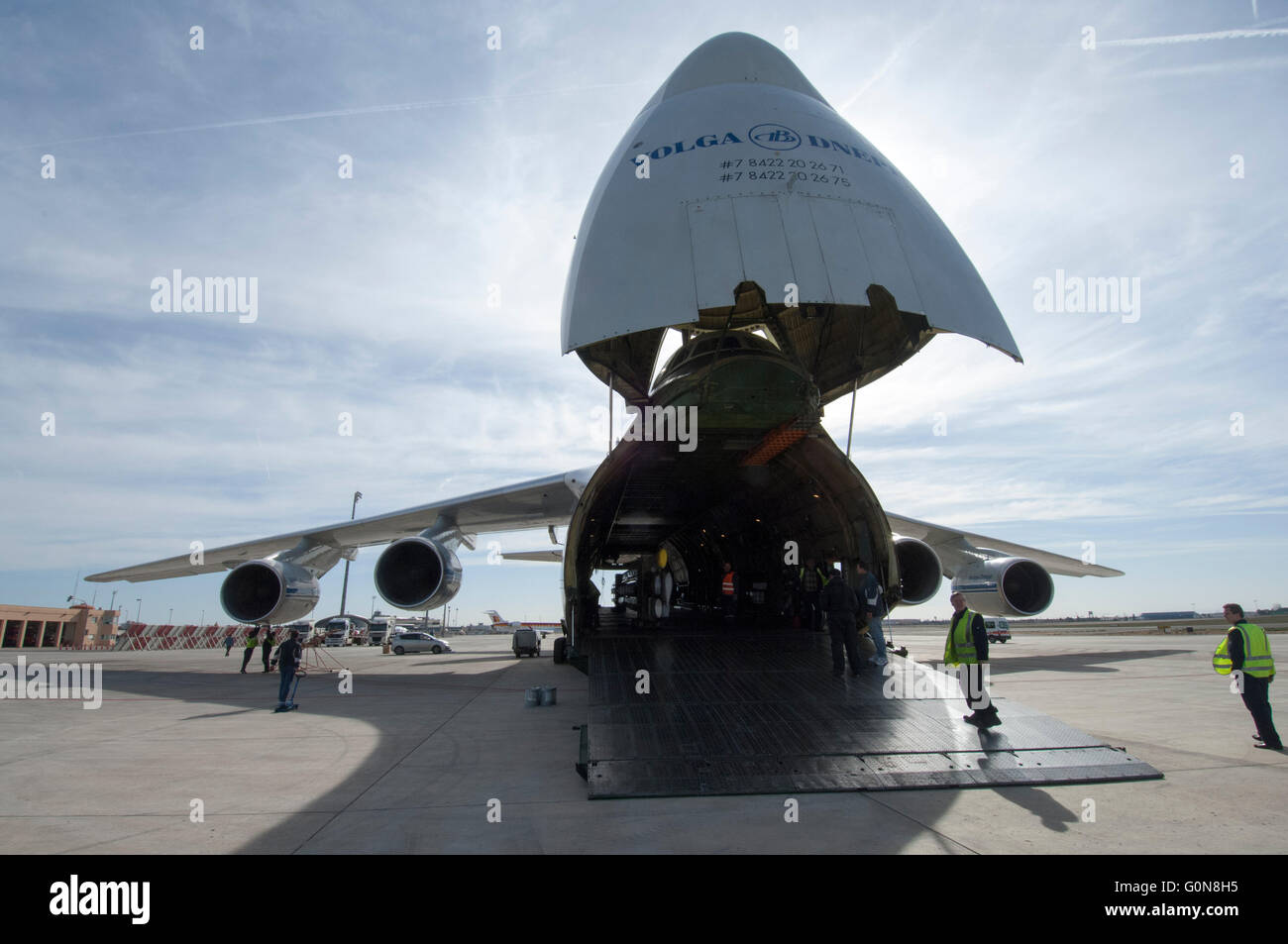 VolgaDnepr Airlines Antonov124100, un avión de transporte comercial